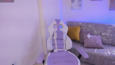    online show from October 15, 7:37 pm