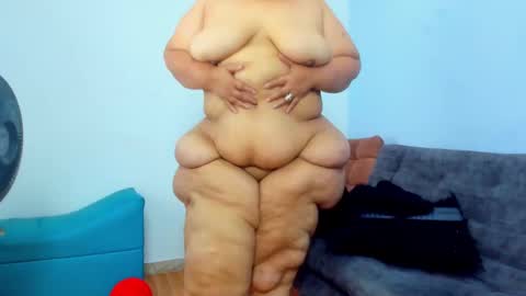 Snapshot of charlotte_curvy_ chatting on March 10, 8:12 pm Angelica Charlotte online show from March 10, 8:12 pm