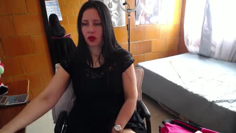 Snapshot of charlotte_temple chatting on December 21, 2:14 pm Charlotte online show from December 21, 2:14 pm