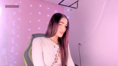 Snapshot of charlotteee_02 chatting on September 22, 4:27 am charlotteee online show from September 22, 4:27 am