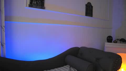 Lauren Rus online show from October 25, 3:34 pm