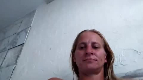 charmingc353 online show from September 18, 10:47 pm