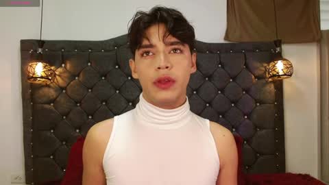 A N G E L online show from May 26, 6:47 pm