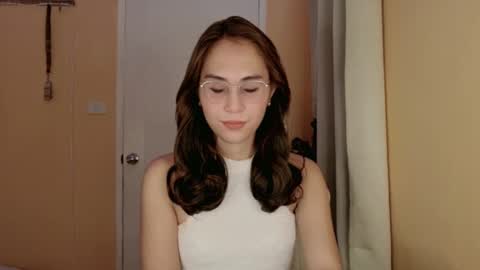 chelly4u69 online show from February 3, 6:22 am