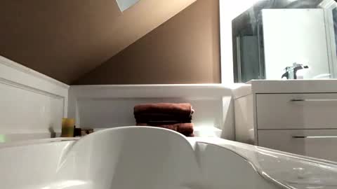 chenovich online show from January 2, 1:06 am