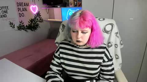 Sarah online show from February 7, 10:35 pm