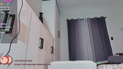 Snapshot of cherrycreme chatting on September 10, 2:23 am Cherry online show from September 10, 2:23 am