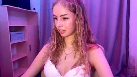 Evie online show from November 28, 4:36 pm