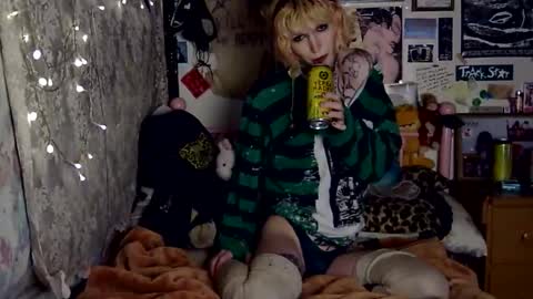 cher strauberry online show from April 1, 10:39 pm