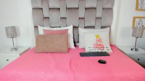 Chiki online show from November 5, 8:00 pm