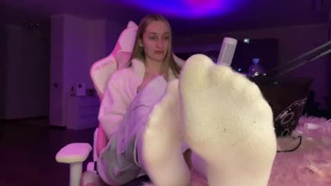 Snapshot of chillgoddess chatting on February 28, 3:15 pm Goddess Vika - owner of all ur money online show from February 28, 3:15 pm