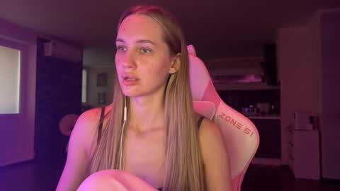 Snapshot of chillgoddess chatting on September 10, 3:24 pm Goddess Vika - owner of all ur money online show from September 10, 3:24 pm
