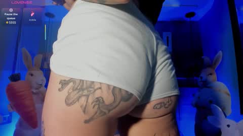 Chloeallennn  online show from March 27, 5:03 pm