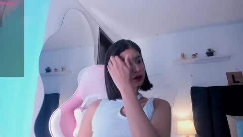 C H L O E  online show from February 7, 4:37 am