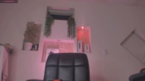 Snapshot of chloe_cooperr chatting on September 23, 2:38 am chloe_cooperr online show from September 23, 2:38 am