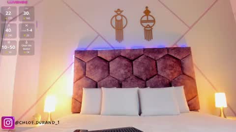 chloe_durand_ online show from September 30, 8:19 pm