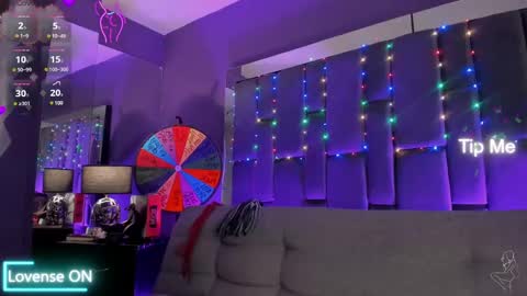 Isabella curly hair - Anastasia short hair  online show from January 5, 6:13 pm