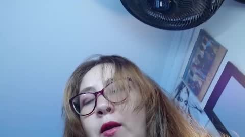 Snapshot of chloe_prg chatting on March 7, 1:07 pm chloe_prg online show from March 7, 1:07 pm