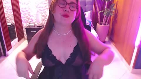Snapshot of chloe_prg chatting on February 11, 3:18 am chloe_prg online show from February 11, 3:18 am