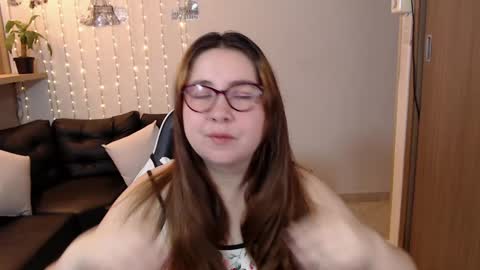 Snapshot of chloe_prg chatting on February 5, 1:22 pm chloe_prg online show from February 5, 1:22 pm