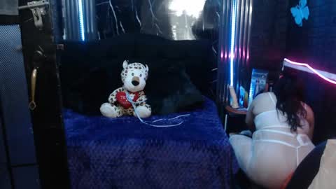 chloe_smith5 online show from June 9, 1:11 pm