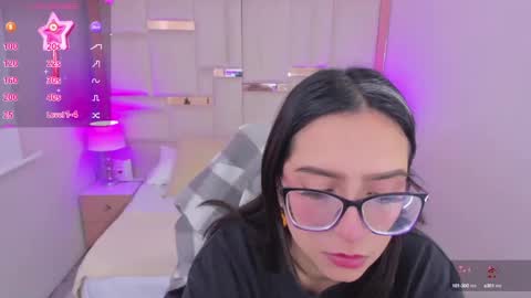 Snapshot of chloe_walk_ chatting on March 7, 1:29 pm Chloe online show from March 7, 1:29 pm