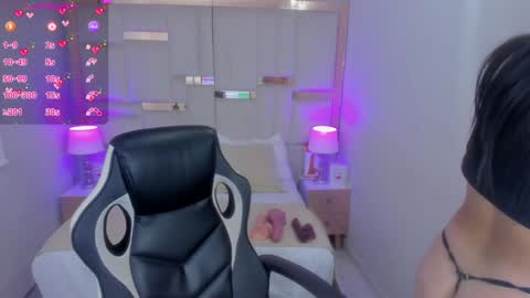 Snapshot of chloe_walk_ chatting on February 6, 1:32 pm Chloe online show from February 6, 1:32 pm