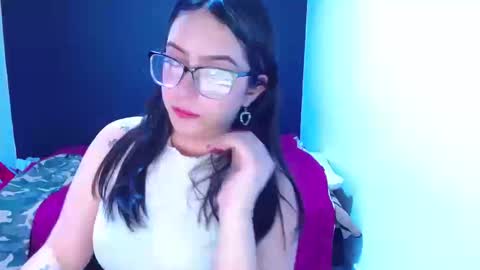 Snapshot of chloe_walk_ chatting on September 12, 1:51 am Chloe online show from September 12, 1:51 am