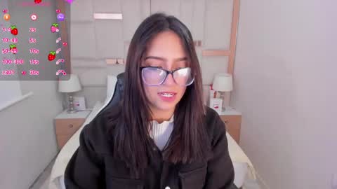 Snapshot of chloe_walk_ chatting on February 24, 1:21 pm Chloe online show from February 24, 1:21 pm
