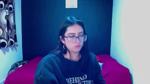 Snapshot of chloe_walk_ chatting on September 13, 2:36 am Chloe online show from September 13, 2:36 am