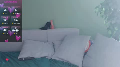 Snapshot of chloecristal chatting on September 9, 2:06 pm Ask me online show from September 9, 2:06 pm