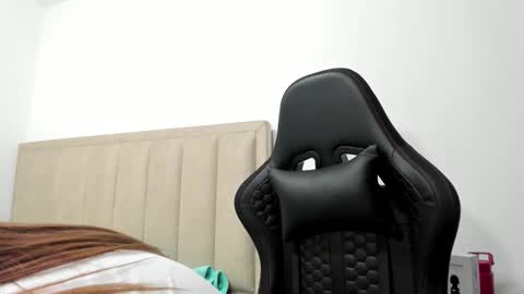 chloemiller   online show from October 23, 11:16 pm