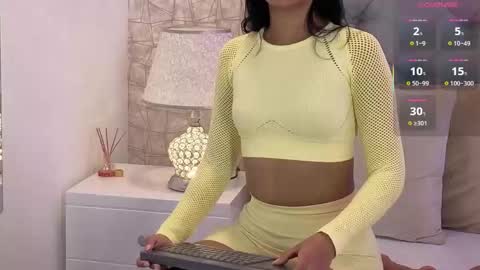 C H L O E  M O O N online show from March 28, 11:44 am