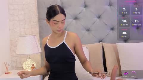 C H L O E  M O O N online show from March 30, 12:27 pm