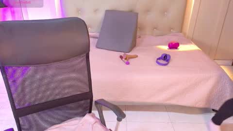 Chloe rosse online show from December 5, 1:49 am