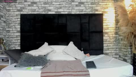 .. Chloe .. online show from January 7, 3:00 am