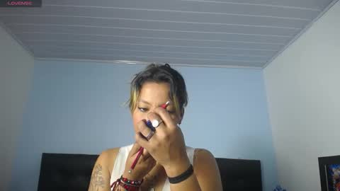 chloewills_ online show from December 15, 1:07 pm