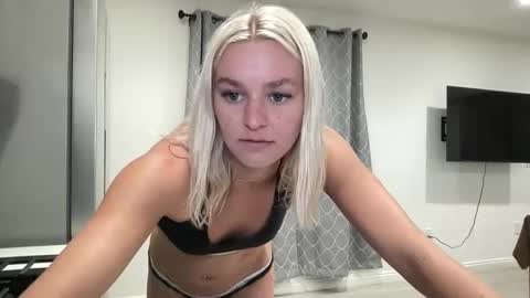 Chloe Babe online show from May 26, 5:02 am
