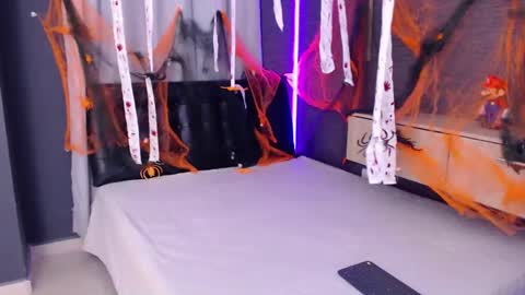 chris_huntter online show from October 23, 11:49 pm