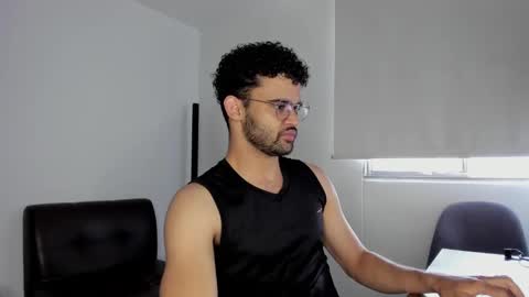 Im Chirs IM MODEL INDEPENDT online show from October 15, 12:50 pm