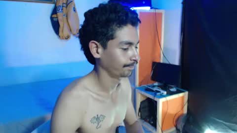 chrisisaak online show from November 17, 6:10 pm