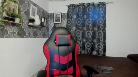 chriss_johnson online show from October 25, 7:25 pm