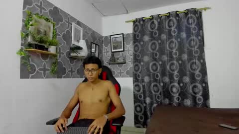 chriss_johnson online show from November 27, 12:02 pm