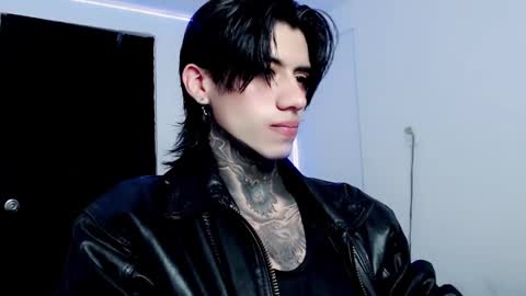 Snapshot of chriss_opp chatting on February 17, 11:11 pm CHRIS INDEPENT MODEL online show from February 17, 11:11 pm