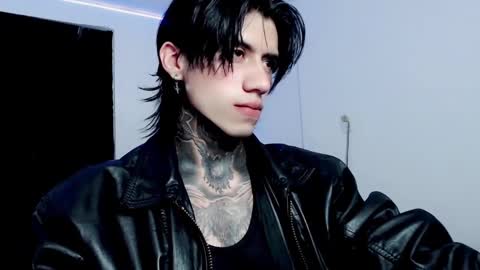 Snapshot of chriss_opp chatting on February 18, 2:16 am CHRIS INDEPENT MODEL online show from February 18, 2:16 am