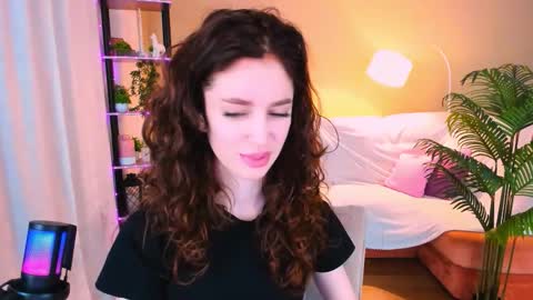 christinaconteeree online show from October 3, 4:26 pm