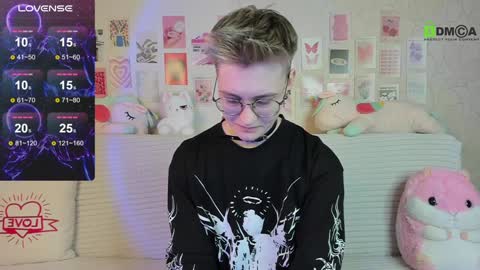 christine_moon online show from February 7, 9:48 pm