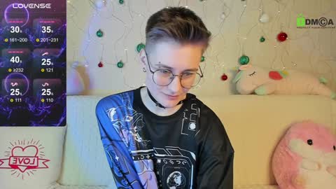 christine_moon online show from January 6, 9:43 pm