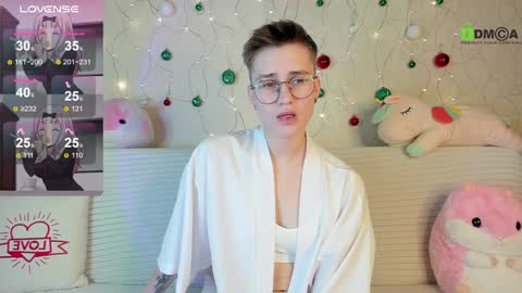 christine_moon online show from January 7, 6:35 pm