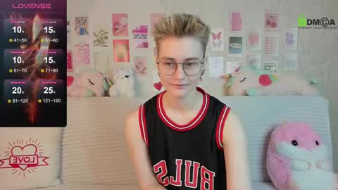 christine_moon online show from February 13, 6:37 pm